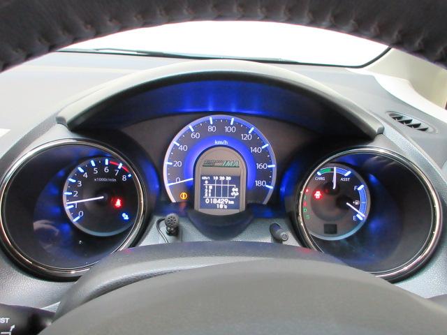 メーターも見易いレイアウトなので安心ドライブをサポートします☆