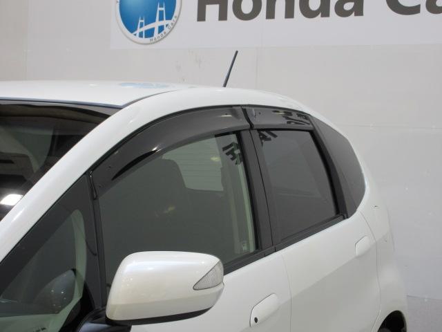 雨天時の換気に役立つドアバイザーを装備☆陽射しを遮る効果もありますので、人気の用品です☆