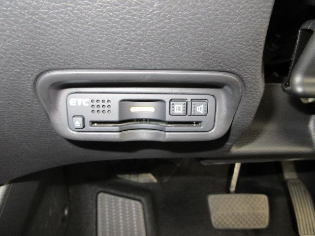 ヴェゼル Ｘ・ホンダセンシング　ＨｏｎｄａＳＥＮＳＩＮＧ　ＥＴＣ　メモリーナビ　リアカメラ　フルセグＴＶ　Ｂｌｕｅｔｏｏｔｈ　純正アルミホイール　Ｒカメラ　Ｗエアバッグ　盗難防止　アクティブクルーズコントロール　オートエアコン（5枚目）