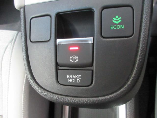 フィット ｅ：ＨＥＶホーム　前後ドラレコ　メモリーナビ　リアカメラ　ＥＴＣ２．０　ドアバイザー　ＨｏｎｄａＳＥＮＳＩＮＧ　ワンオーナー　前後誤発進抑制機能　クリソナ　助手席エアバッグ　運転席エアバッグ　１オナ　禁煙　ＬＥＤライト（6枚目）