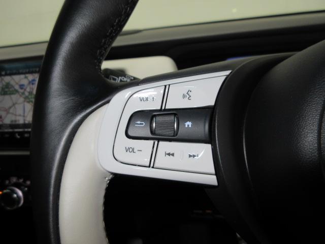 フィット ｅ：ＨＥＶホーム　前後ドラレコ　メモリーナビ　リアカメラ　ＥＴＣ２．０　ドアバイザー　ＨｏｎｄａＳＥＮＳＩＮＧ　ワンオーナー　前後誤発進抑制機能　クリソナ　助手席エアバッグ　運転席エアバッグ　１オナ　禁煙　ＬＥＤライト（9枚目）