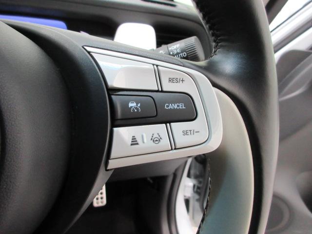 フィット ｅ：ＨＥＶホーム　前後ドラレコ　メモリーナビ　リアカメラ　ＥＴＣ２．０　ドアバイザー　ＨｏｎｄａＳＥＮＳＩＮＧ　ワンオーナー　前後誤発進抑制機能　クリソナ　助手席エアバッグ　運転席エアバッグ　１オナ　禁煙　ＬＥＤライト（10枚目）