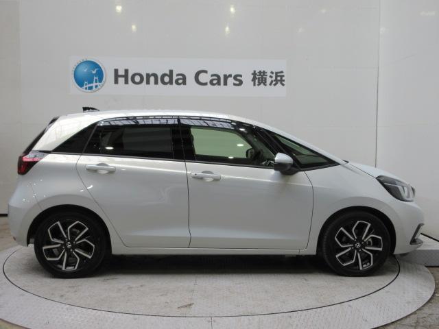 フィット ｅ：ＨＥＶホーム　前後ドラレコ　メモリーナビ　リアカメラ　ＥＴＣ２．０　ドアバイザー　ＨｏｎｄａＳＥＮＳＩＮＧ　ワンオーナー　前後誤発進抑制機能　クリソナ　助手席エアバッグ　運転席エアバッグ　１オナ　禁煙　ＬＥＤライト（19枚目）