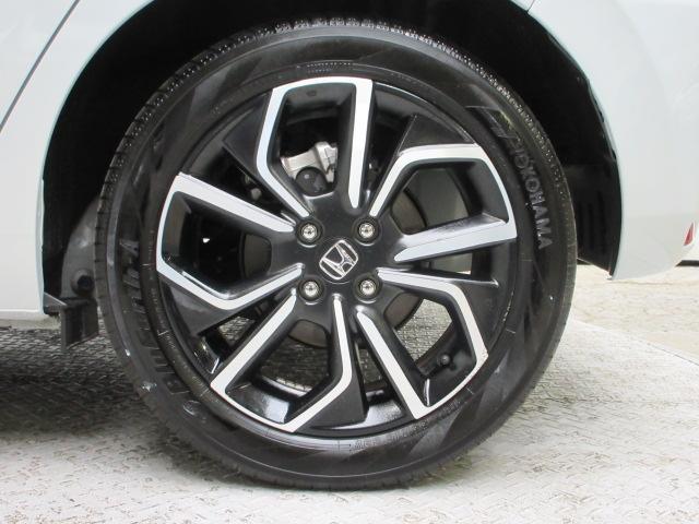 フィット ｅ：ＨＥＶホーム　前後ドラレコ　メモリーナビ　リアカメラ　ＥＴＣ２．０　ドアバイザー　ＨｏｎｄａＳＥＮＳＩＮＧ　ワンオーナー　前後誤発進抑制機能　クリソナ　助手席エアバッグ　運転席エアバッグ　１オナ　禁煙　ＬＥＤライト（23枚目）