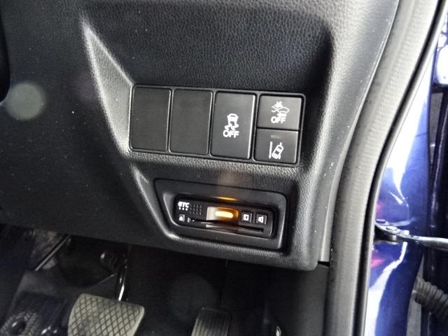 ステップワゴンスパーダ スパーダホンダセンシング　７人　ＨｏｎｄａＳＥＮＳＩＮＧ　メモリーナビ　リヤカメラ　フルセグＴＶ　Ｂｌｕｅｔｏｏｔｈ　ＥＴＣ　純正アルミホイール　ワンオーナー　ＬＫＡ　盗難防止　助手席エアバッグ　ワンオーナ－　Ｗパワスラ　禁煙（5枚目）