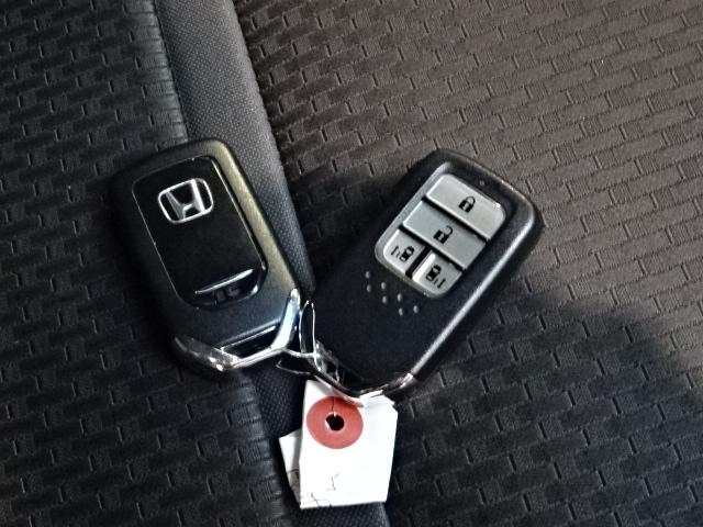 ステップワゴンスパーダ スパーダホンダセンシング　７人　ＨｏｎｄａＳＥＮＳＩＮＧ　メモリーナビ　リヤカメラ　フルセグＴＶ　Ｂｌｕｅｔｏｏｔｈ　ＥＴＣ　純正アルミホイール　ワンオーナー　ＬＫＡ　盗難防止　助手席エアバッグ　ワンオーナ－　Ｗパワスラ　禁煙（11枚目）