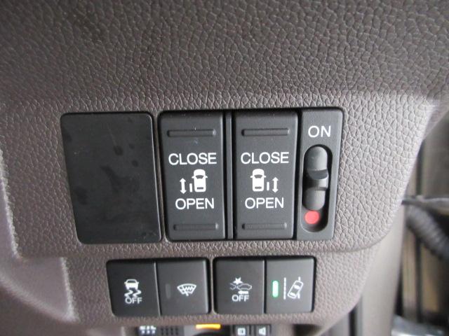 フリードハイブリッド ハイブリッド・Ｇホンダセンシング　６人　前後ドラレコ　ＥＴＣ　メモリーナビ　両側電動スライドドア　リアカメラ　シートヒーター　ワンオーナー　軽減ブレーキ　キーフリーシステム　電動格納式ドアミラー　Ｂｌｕｅｔｏｏｔｈ音楽　衝突安全ボディ（11枚目）