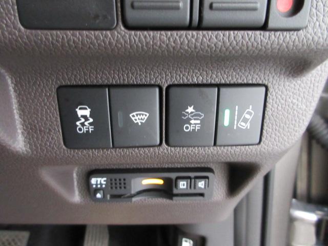 フリードハイブリッド ハイブリッド・Ｇホンダセンシング　６人　前後ドラレコ　ＥＴＣ　メモリーナビ　両側電動スライドドア　リアカメラ　シートヒーター　ワンオーナー　軽減ブレーキ　キーフリーシステム　電動格納式ドアミラー　Ｂｌｕｅｔｏｏｔｈ音楽　衝突安全ボディ（12枚目）