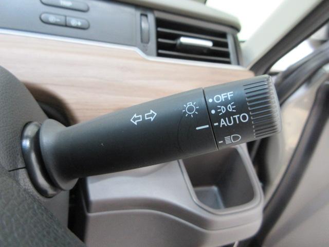 フリードハイブリッド ハイブリッド・Ｇホンダセンシング　６人　前後ドラレコ　ＥＴＣ　メモリーナビ　両側電動スライドドア　リアカメラ　シートヒーター　ワンオーナー　軽減ブレーキ　キーフリーシステム　電動格納式ドアミラー　Ｂｌｕｅｔｏｏｔｈ音楽　衝突安全ボディ（14枚目）