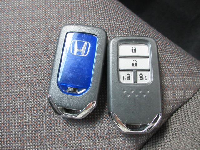 フリードハイブリッド ハイブリッド・Ｇホンダセンシング　６人　前後ドラレコ　ＥＴＣ　メモリーナビ　両側電動スライドドア　リアカメラ　シートヒーター　ワンオーナー　軽減ブレーキ　キーフリーシステム　電動格納式ドアミラー　Ｂｌｕｅｔｏｏｔｈ音楽　衝突安全ボディ（18枚目）
