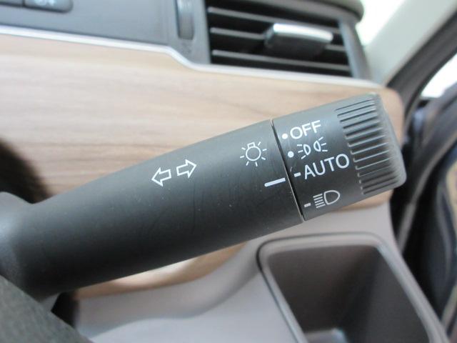 フリード Ｇ・ホンダセンシング　７人　ＨｏｎｄａＳＥＮＳＩＮＧ　ドラレコ　メモリーナビ　リヤカメラ　フルセグＴＶ　ＥＴＣ　シートヒーター　ワンオーナー　Ｆセグ　追突被害軽減ブレーキ　ｉストップ　電格ドアミラー　Ｗエアバッグ　ＶＳＡ（13枚目）