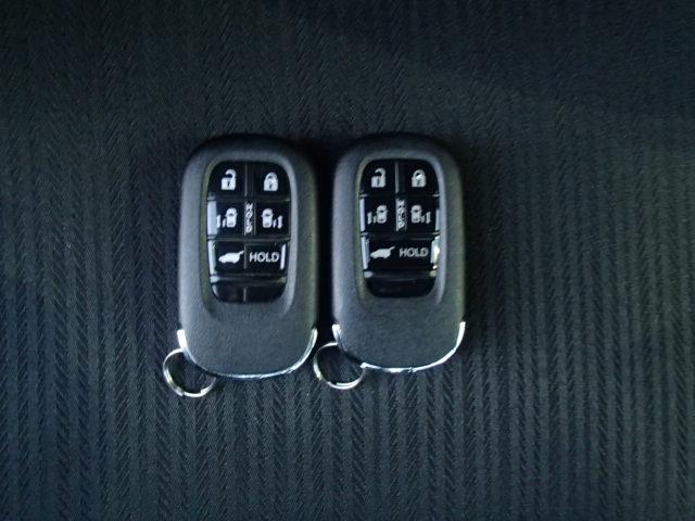 ステップワゴン ｅ：ＨＥＶスパーダ　７人　ＨｏｎｄａＳＥＮＳＩＮＧ　バックカメラ　ＥＴＣ　ＴＶ　Ｂｌｕｅｔｏｏｔｈ　運転席助手席シートヒーター　当社デモカー　ＬＥＤヘッドライト　純正アルミホイール　元試乗車　１オーナー　レーンアシスト（9枚目）