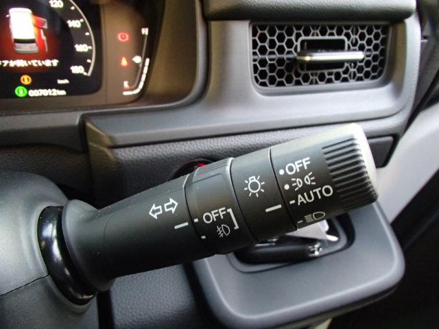 ステップワゴン ｅ：ＨＥＶスパーダ　７人　ＨｏｎｄａＳＥＮＳＩＮＧ　バックカメラ　ＥＴＣ　ＴＶ　Ｂｌｕｅｔｏｏｔｈ　運転席助手席シートヒーター　当社デモカー　ＬＥＤヘッドライト　純正アルミホイール　元試乗車　１オーナー　レーンアシスト（10枚目）