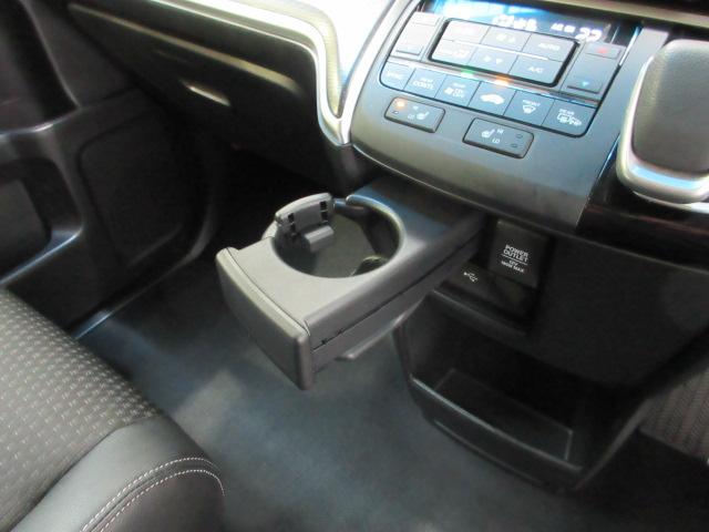 ステップワゴンスパーダ スパーダハイブリッドG・EXホンダセンシング 7人 メモリーナビ リアカメラ 両側電動スライドドア シートヒーター ETC Bluetooth USB LEDヘッドライト ドアバイザー ワンオーナー(12枚目)