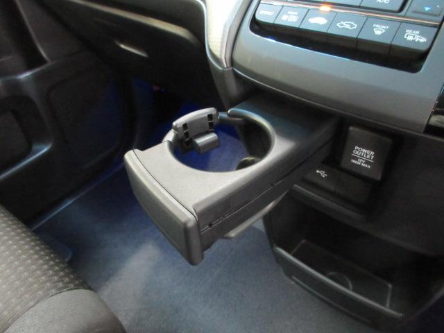 ステップワゴンスパーダ スパーダホンダセンシング　８人　前後ドラレコ　メモリーナビ　リアカメラ　Ｂｌｕｅｔｏｏｔｈ　ＵＳＢ　ＥＴＣ２．０　両側電動スライドドア　パーキングセンサー　純正アルミ　ワンオーナー　ＬＫＡ　盗難防止　助手席エアバッグ　記録簿有（14枚目）