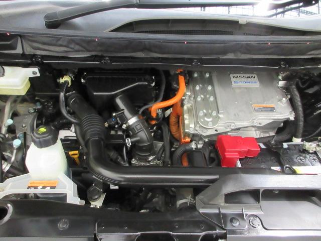 セレナ ｅ－パワーオーテックスポーツスペック　７人　ドラレコ　メモリーナビ　全周囲カメラ　Ｂｌｕｅｔｏｏｔｈ　後席モニタ　ー　シートヒーター　両側電動スライドドア　ＥＴＣ　純正アルミ　ワンオーナー　禁煙車　ＤＶＤ　ＬＥＤヘッドライト　フルセグ（24枚目）