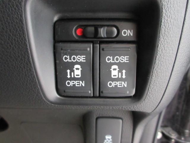 Ｎ－ＢＯＸカスタム ＧターボＳＳパッケージ　両側電動スライドドア　純正メモリーナビ　リアカメラ　純正アルミ　ドアバイザー　革巻ステアリング　ワンオーナー　禁煙車　オートライト　ターボ　ディスチャージヘッドライト　プラズマクラスター搭載エアコン（8枚目）