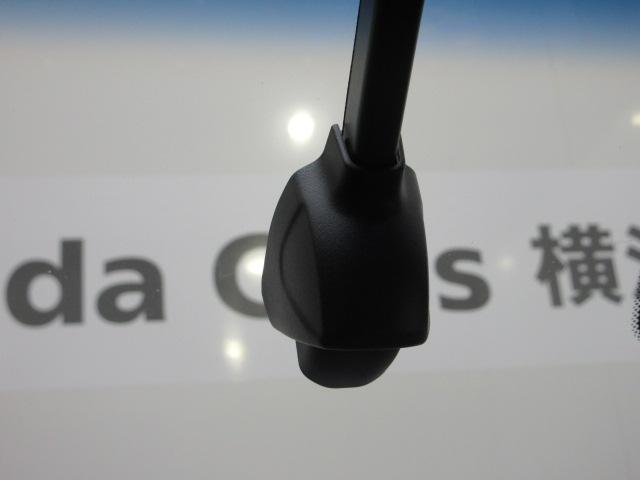 フィット ホーム　ＨｏｎｄａＳＥＮＳＩＮＧ　前後ドラレコ　メモリーナビ　リアカメラ　Ｂｌｕｅｔｏｏｔｈ　　ＵＳＢ　ＥＴＣ　ＬＥＤヘッドライト　パーキングセンサー　衝突軽減ブレーキ　レーンキープアシスト　禁煙車　記録簿付（3枚目）