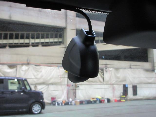 フィット ホーム　ＨｏｎｄａＳＥＮＳＩＮＧ　前後ドラレコ　メモリーナビ　リアカメラ　Ｂｌｕｅｔｏｏｔｈ　　ＵＳＢ　ＥＴＣ　ＬＥＤヘッドライト　パーキングセンサー　衝突軽減ブレーキ　レーンキープアシスト　禁煙車　記録簿付（6枚目）