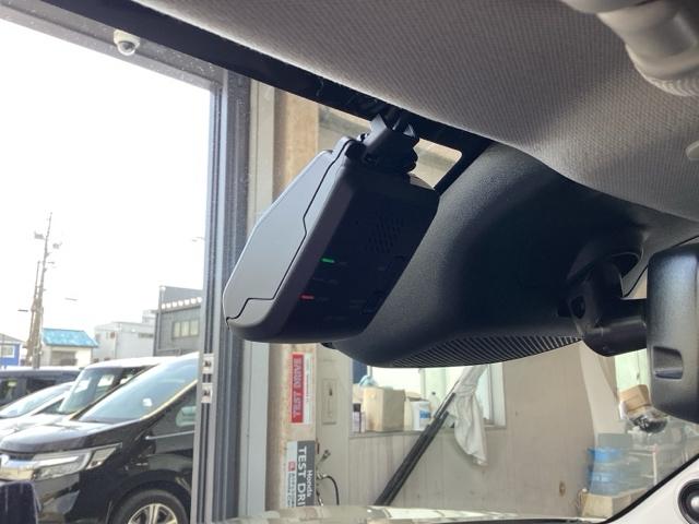 ヴェゼル ｅ：ＨＥＶＺ　衝突回避支援ブレーキ機能　パノラミックビューモニター　１オナ　スマキ　Ｐトランク　フルオートエアコン　Ｄレコ　エアバッグ　両席エアバック　Ｒカメ　記録簿付　パワーウィンドウ　ＬＥＤランプ　ソナー　禁煙（35枚目）