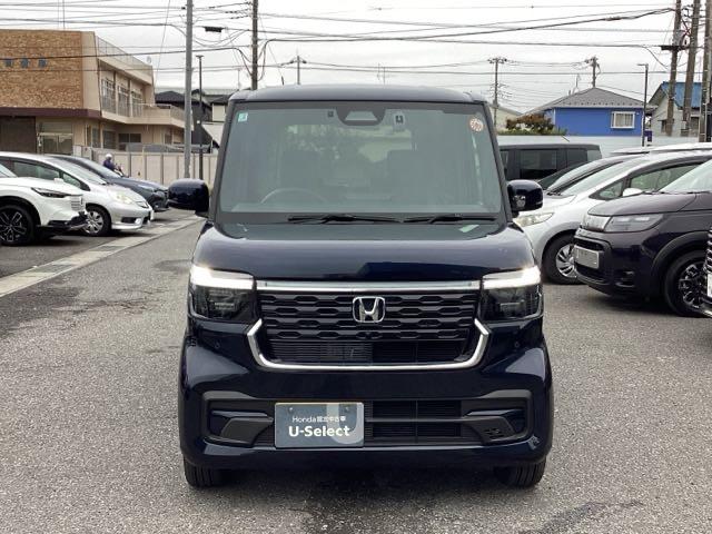 N-BOXカスタム ターボ 元デモカー 衝突被害軽減 禁煙 AW キーフリー Pセンサー ESC パワステ DVD再生 両席エアバック サイドエアバッグ ターボ車 USB接続 スマートキー Bカメラ パワーウィンドウ 1オナ(3枚目)