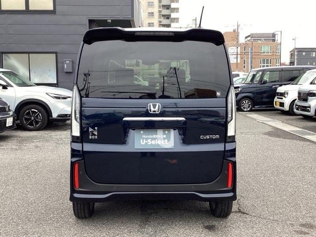 N-BOXカスタム ターボ 元デモカー 衝突被害軽減 禁煙 AW キーフリー Pセンサー ESC パワステ DVD再生 両席エアバック サイドエアバッグ ターボ車 USB接続 スマートキー Bカメラ パワーウィンドウ 1オナ(4枚目)