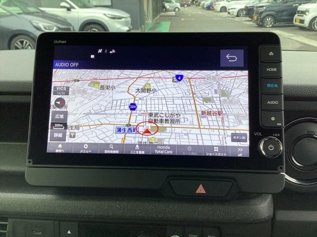 N-BOXカスタム ターボ 元デモカー 衝突被害軽減 禁煙 AW キーフリー Pセンサー ESC パワステ DVD再生 両席エアバック サイドエアバッグ ターボ車 USB接続 スマートキー Bカメラ パワーウィンドウ 1オナ(6枚目)