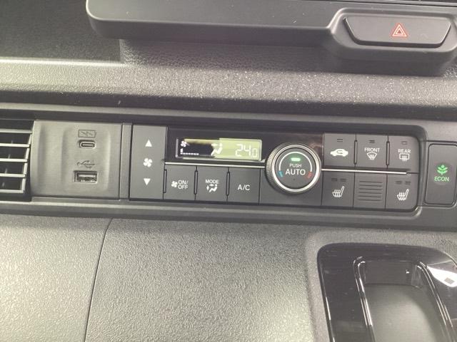 N-BOXカスタム ターボ 元デモカー 衝突被害軽減 禁煙 AW キーフリー Pセンサー ESC パワステ DVD再生 両席エアバック サイドエアバッグ ターボ車 USB接続 スマートキー Bカメラ パワーウィンドウ 1オナ(8枚目)