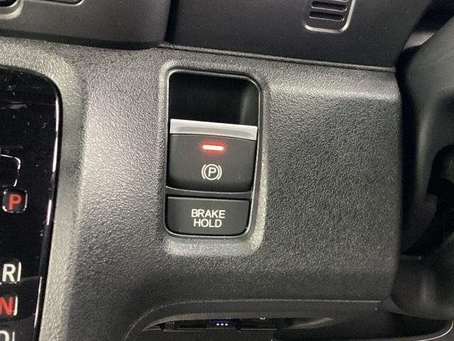 N-BOXカスタム ターボ 元デモカー 衝突被害軽減 禁煙 AW キーフリー Pセンサー ESC パワステ DVD再生 両席エアバック サイドエアバッグ ターボ車 USB接続 スマートキー Bカメラ パワーウィンドウ 1オナ(10枚目)