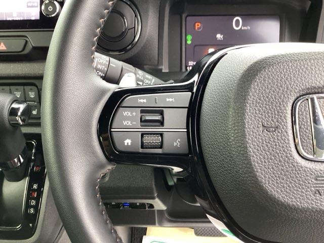 N-BOXカスタム ターボ 元デモカー 衝突被害軽減 禁煙 AW キーフリー Pセンサー ESC パワステ DVD再生 両席エアバック サイドエアバッグ ターボ車 USB接続 スマートキー Bカメラ パワーウィンドウ 1オナ(13枚目)