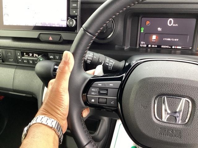 N-BOXカスタム ターボ 元デモカー 衝突被害軽減 禁煙 AW キーフリー Pセンサー ESC パワステ DVD再生 両席エアバック サイドエアバッグ ターボ車 USB接続 スマートキー Bカメラ パワーウィンドウ 1オナ(16枚目)