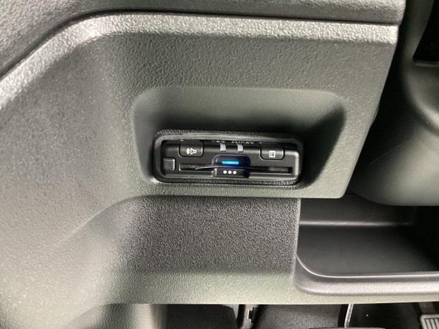 N-BOXカスタム ターボ 元デモカー 衝突被害軽減 禁煙 AW キーフリー Pセンサー ESC パワステ DVD再生 両席エアバック サイドエアバッグ ターボ車 USB接続 スマートキー Bカメラ パワーウィンドウ 1オナ(19枚目)