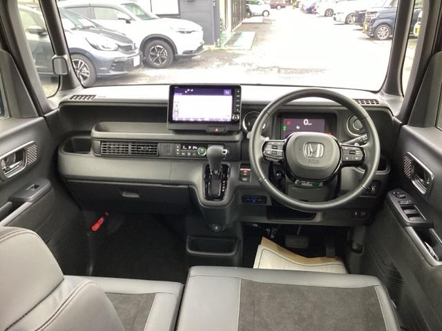 N-BOXカスタム ターボ 元デモカー 衝突被害軽減 禁煙 AW キーフリー Pセンサー ESC パワステ DVD再生 両席エアバック サイドエアバッグ ターボ車 USB接続 スマートキー Bカメラ パワーウィンドウ 1オナ(21枚目)