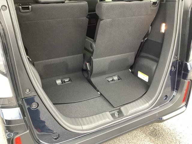 N-BOXカスタム ターボ 元デモカー 衝突被害軽減 禁煙 AW キーフリー Pセンサー ESC パワステ DVD再生 両席エアバック サイドエアバッグ ターボ車 USB接続 スマートキー Bカメラ パワーウィンドウ 1オナ(27枚目)