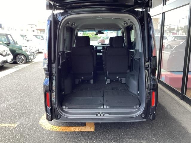 ステップワゴンスパーダ スパーダホンダセンシング 禁煙 盗難防止 助手席エアバッグ ワンオーナ- Wパワスラ メモリナビ 記録簿有 地デジ LEDライト 横滑り防止システム オートエアコン リアカメラ USB ナビ&TV 三列シート アイドリングS(25枚目)