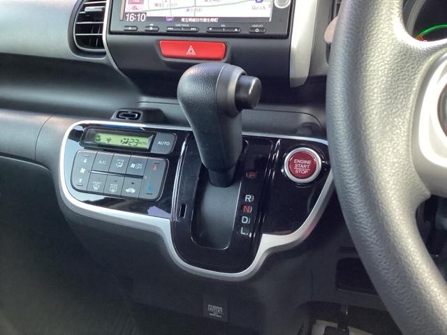 N-BOX G・Lパッケージ 両PSD メンテナンスノート 禁煙 カラーバックモニター 全席PW イモビライザー ナビテレビ 1セグ AAC 横滑り防止 スマートキー DVD再生 メモリーナビ ABS キーレスE 運転席エアバッグ(10枚目)