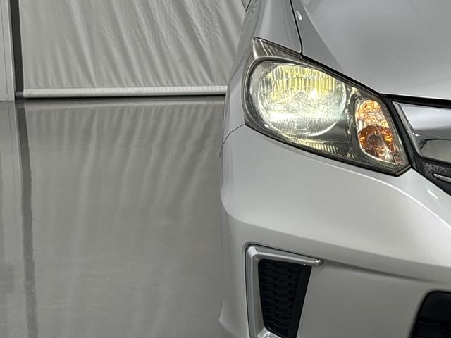 ★ディスチャージライト搭載★夜道や雨の日でもより遠くまで見渡せるように。広く明るく、ドライブをサポートするディスチャージライトが安心感を高めてくれます☆