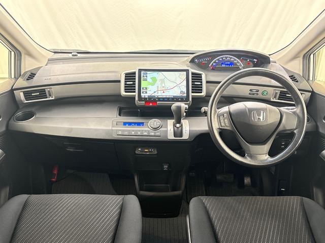 いつでも気持ちよく運転できて、使い勝手のいい収納や体をケアするシート、細部にまでこだわったインテリア♪