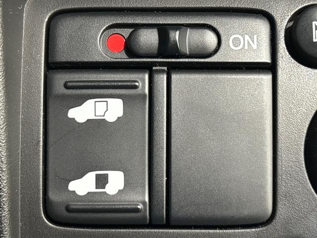 ★左側パワースライドドア★開ける・閉めるが電動でらくらくのパワースライドドアです（＊＾−＾＊）リモコンや運転席のスイッチなどでカンタンに自動開閉します♪