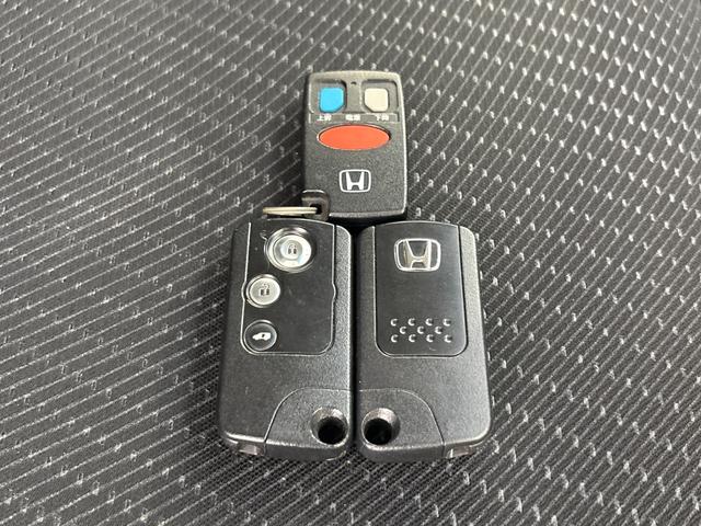 ★スマートキー★キーを携帯しているだけでカギの開け閉めからエンジン始動までできるスマートキー！キーを取り出す必要がないので楽チンです