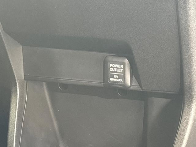 電源ソケットや小物入れも充実しています♪