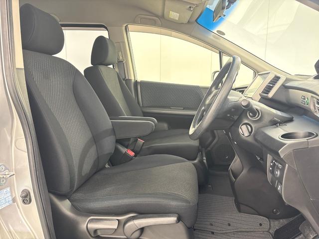 ★フロントシート★自然な姿勢のままでいられるシートが、運転しやすさと疲れにくさを感じさせてくれるはずです♪