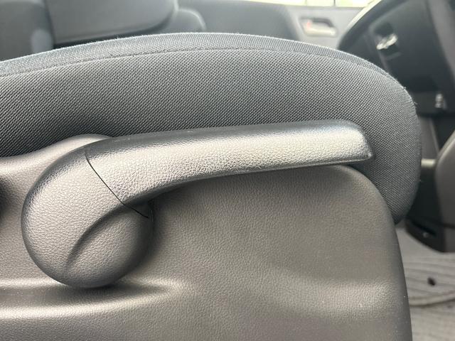 ★運転席ハイトアジャスター★運転される方によってシートの高さが調節できます！自分に合ったドライビングポジションで運転がさらに快適に♪