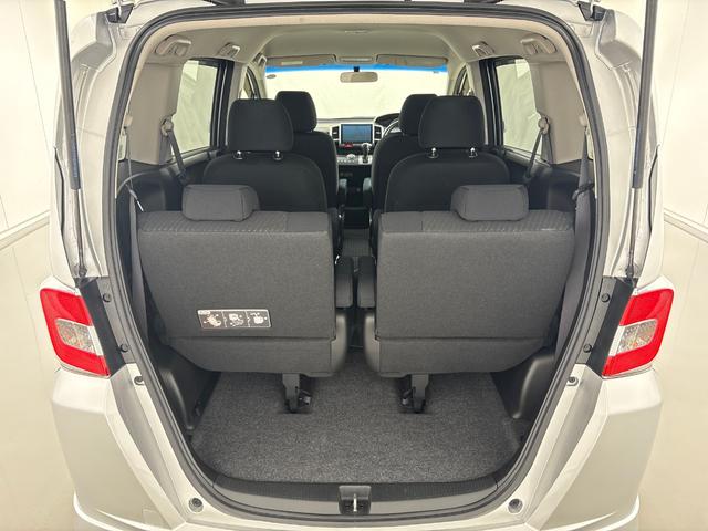 【室内空間】荷物が積み込みやすい、多彩なシートアレンジ、豊富な収納など、便利で使いやすい機能や工夫が詰まった室内空間。日常使いから週末までを幅広くカバーすることで、豊かな暮らしをサポートします