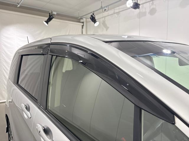 【ドアバイザー】室内の換気をしたい時や、雨の日の料金所などで、便利にご活用頂けるドアバイザーを装備してます！