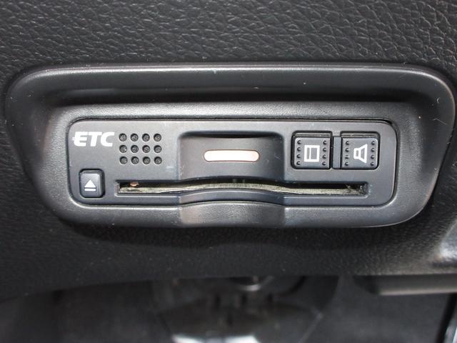 ヴェゼル ハイブリッドＲＳ・ホンダセンシング　純正８インチメモリーナビＢｌｕｅｔｏｏｔｈＥＴＣＲカメラワンオーナー　禁煙車　ＥＴＣ付　１オ－ナ－　定期点検記録簿　衝突安全ボディ　サイドＳＲＳ　フルオートエアコン　ＵＳＢ接続　両席エアバック　イモビ（13枚目）