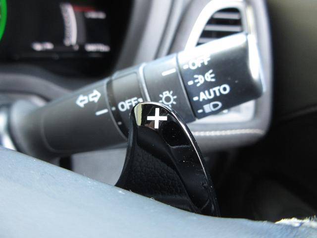 ヴェゼル ハイブリッドＲＳ・ホンダセンシング　純正８インチメモリーナビＢｌｕｅｔｏｏｔｈＥＴＣＲカメラワンオーナー　禁煙車　ＥＴＣ付　１オ－ナ－　定期点検記録簿　衝突安全ボディ　サイドＳＲＳ　フルオートエアコン　ＵＳＢ接続　両席エアバック　イモビ（17枚目）