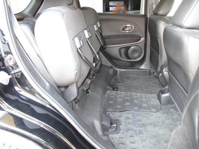 ヴェゼル ハイブリッドＲＳ・ホンダセンシング　純正８インチメモリーナビＢｌｕｅｔｏｏｔｈＥＴＣＲカメラワンオーナー　禁煙車　ＥＴＣ付　１オ－ナ－　定期点検記録簿　衝突安全ボディ　サイドＳＲＳ　フルオートエアコン　ＵＳＢ接続　両席エアバック　イモビ（22枚目）