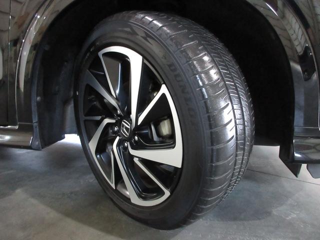 ヴェゼル ハイブリッドＲＳ・ホンダセンシング　純正８インチメモリーナビＢｌｕｅｔｏｏｔｈＥＴＣＲカメラワンオーナー　禁煙車　ＥＴＣ付　１オ－ナ－　定期点検記録簿　衝突安全ボディ　サイドＳＲＳ　フルオートエアコン　ＵＳＢ接続　両席エアバック　イモビ（25枚目）