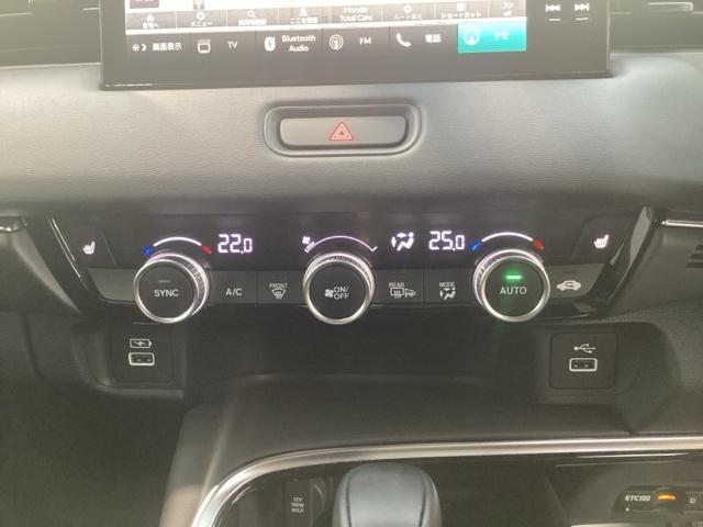 ヴェゼル e:HEVZ ホンダセンシング ホンダコネクトディスプレイ リアカメラ ドラレコ サイドエアバック ETC2.0 フルオートエアコン 衝突回避支援ブレーキ機能 1オナ スマキ Pトランク Dレコ エアバッグ Rカメ(12枚目)